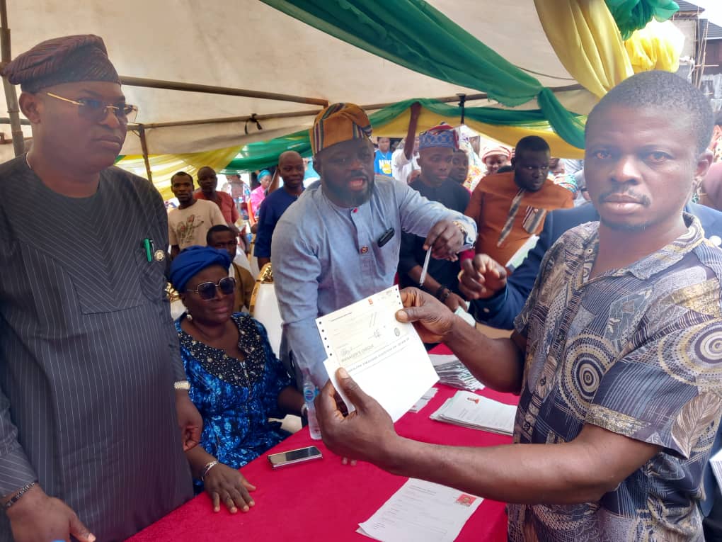 Presentation of Cheques as Succor Support to the Victims of Dosunmu Market Fire Incident in Lagos Island by the Lagos State Government