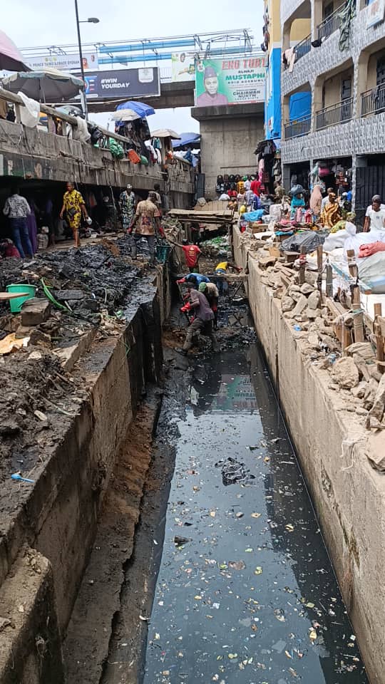 Lagos Island Council Authority Begins Desilting of Drainages and Canals